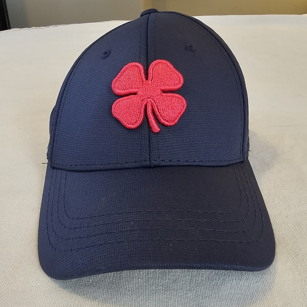 Black Clover Live Lucky Mens S/M Fitted Stretch Performance Hat Cap Golf Blue